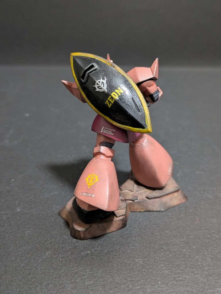 小さいですが、よく造形されてますね😊合わせ目消し、全塗装、スミ入れ（茶色）、デカールで終わろうと思ったんですが地面をするついでに本体もウェザリングしました✨️あまり綺麗に汚れなかった（？）ですね💦