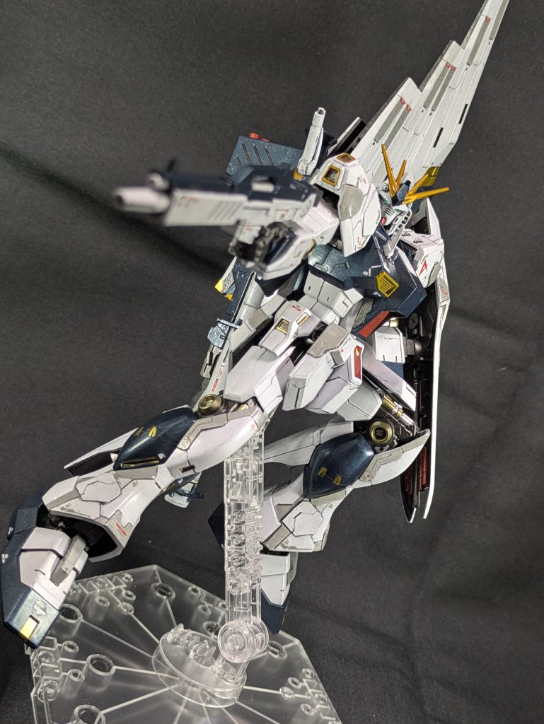 時間や手間を1番かけたので、満足度はかなりあります✨が、あとからもっとこうしたら、あーしてればが出てきてまだまだ実力のなさを感じました💦嫌煙してましたが、いざ制作してみるとνガンダムかっこいいですね！RGやMGもあるので今後も制作したいと思います😊(サザビーも作らないとなぁ)