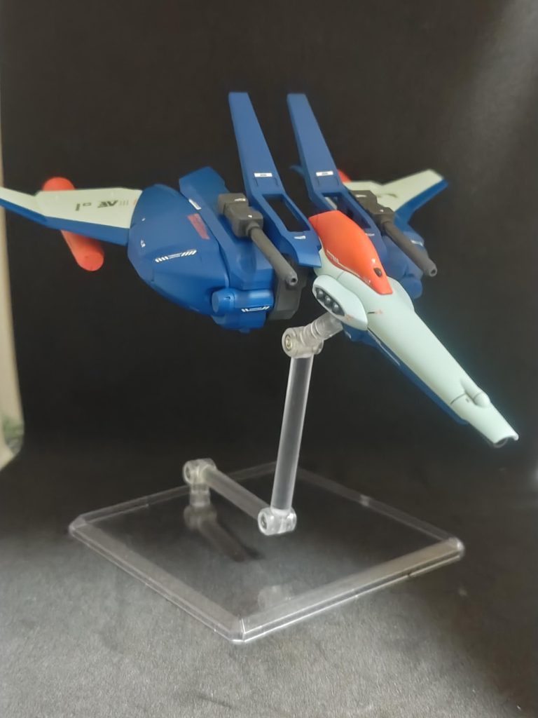 ファイターは好みで機首の赤い部分のモールドは埋めてツルツルに。