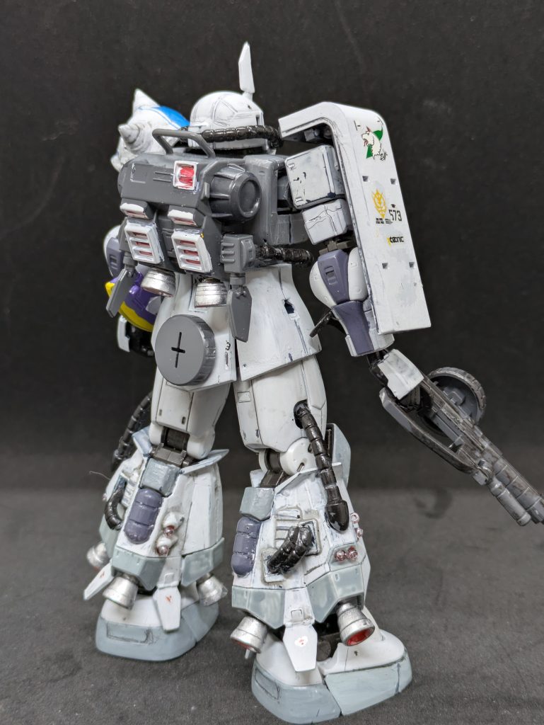 【シン・マツナガについて私見①】ドズル中将の懐刀。ソロモンで主に活躍。だが肝心なソロモン戦の時にはシン・マツナガはゲルググを受領しに本国に召還されていたため、ドズルのそばにいることができず、ドズルの戦死を知り、男泣きしたというー。大体調べるとシン・マツナガの人物像はこんな感じになっています。しかし確かにゲルググの配備時期と重なりますが、そもそも本国からビグザムを運べているわけですから、先行量産型のゲルググなら白狼の元に一緒に届けれるのではないでしょうか？&nbsp;そこで仮説を立ててみました。