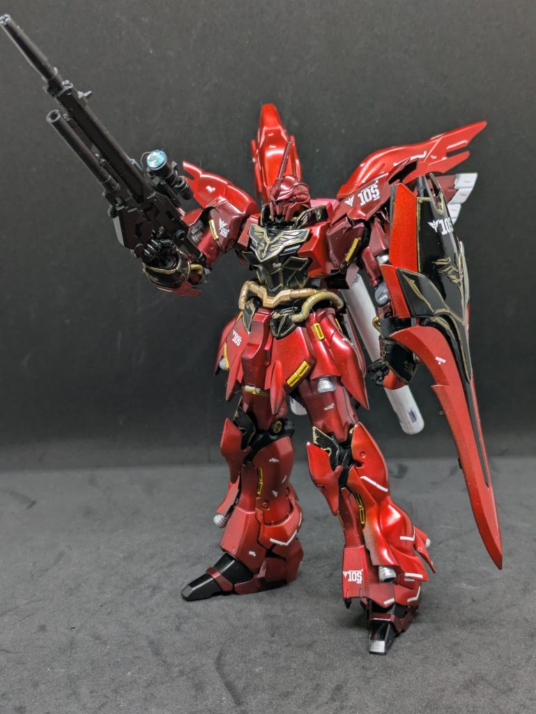 【シナンジュについて】サザビーの後継機体の側面も持っていますが、ファンネルは搭載していません。コンセプト的にはジ・Oに近いのかもしれません。劇中での脅威的な加速シーンは、確かに赤い彗星です。