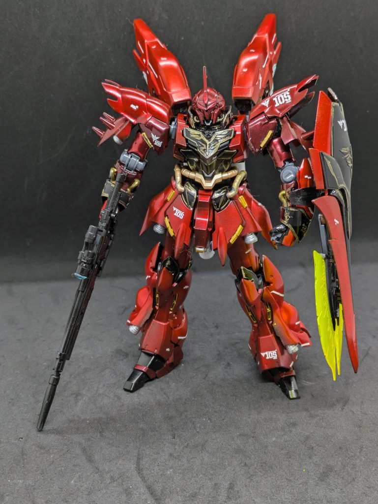 シールドにもビームトマホークが仕込まれています。