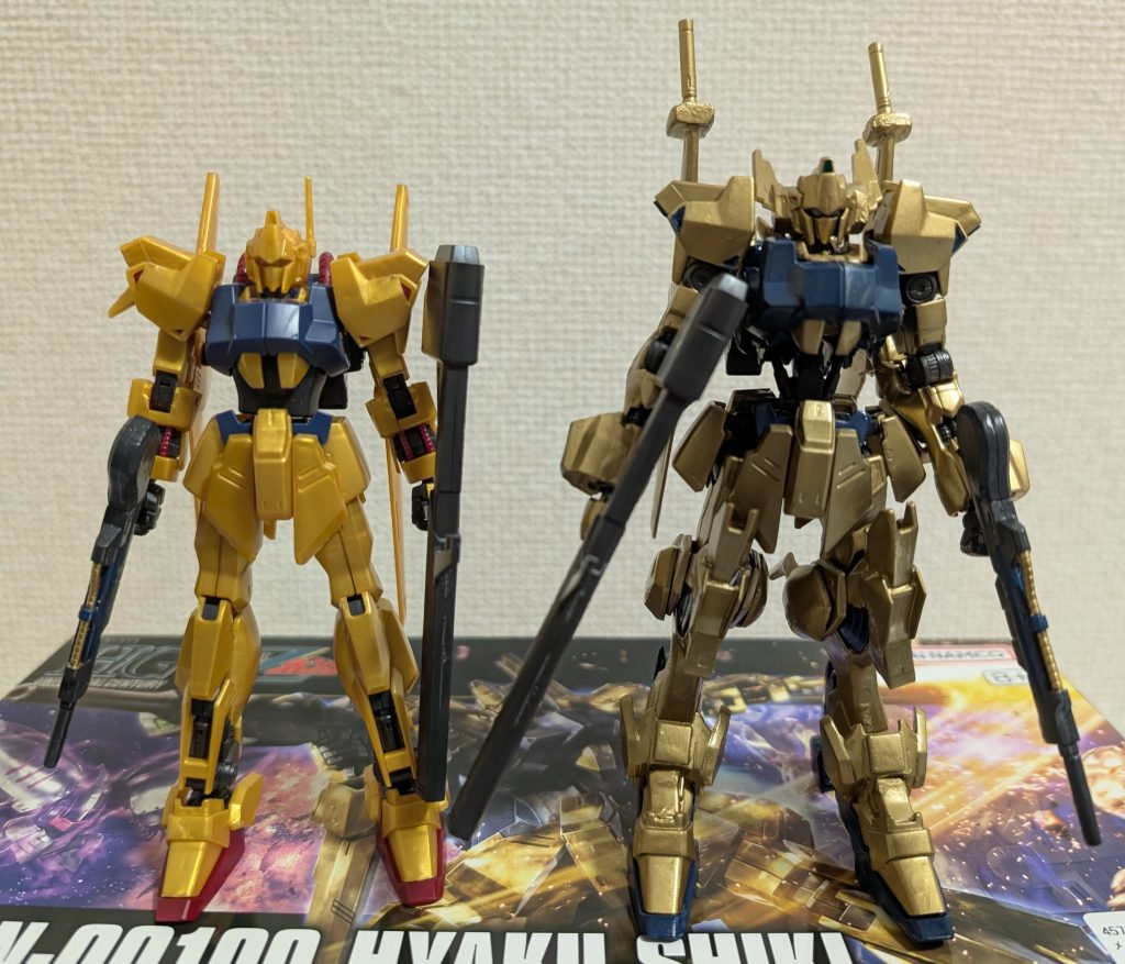 (メイン画像同様)本家百式との比較写真です。