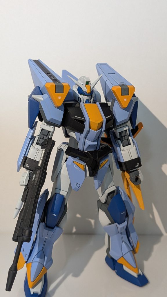 ガンダムSEEDのモビルスーツは大きな背負いものを背負っている機体が多いですよね。個人的好み(本当に個人的な意見です)はスッキリした方が好きなので、ガンダムSEEDのガンダム達はカッコいいけど、みんな重そうだななんて思っているのですが、デュエル系列はとてもスマートなスタイルです。特に外装をパージした状態だと、ストライクガンダムよりシンプルなデザインですよね。前のスカートがなく、ブーメランパンツスタイル。好きです。デュエルがブリッツの武装やカラーを引き継いだような機体。SEEDFREEDOMはファンのツボを抑えた演出が多かったですが、僕はこれが一番胸熱でしたね。今回はシンプルに仕上げました。水性ホビーカラーを使用しました。エアブラシでの全塗装。コメントよければお願いします。