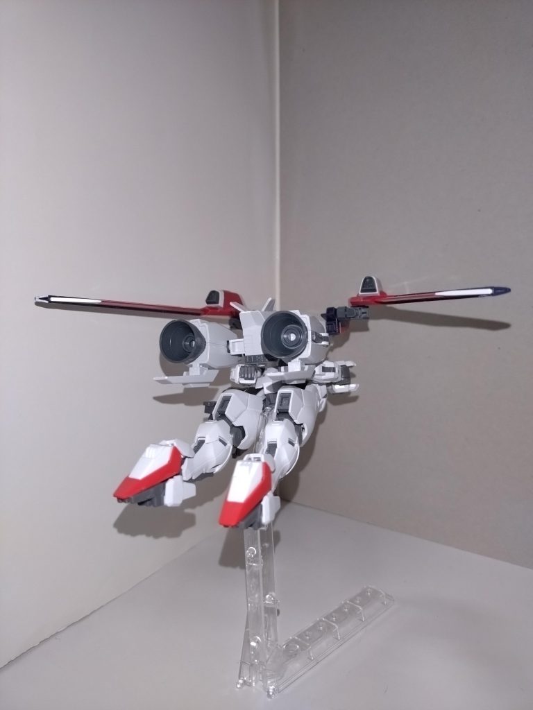 初華「足を曲げるとクアドラスラスターが邪魔をするから、寝そべり変形(下半身は回転)に戻ったけど···ま、いいよね」 〜花咲川女子学園高等部生徒会報より〜