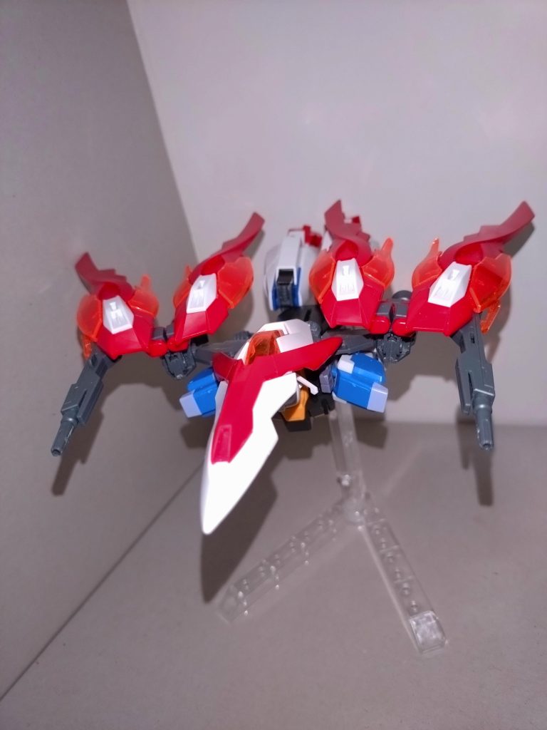 【ウェーブライダー形態】こころ「機首部分を一度外し、前方につけ直すと共にヒザをクランク状に曲げ、頭部を180°回転させると、この姿になる」