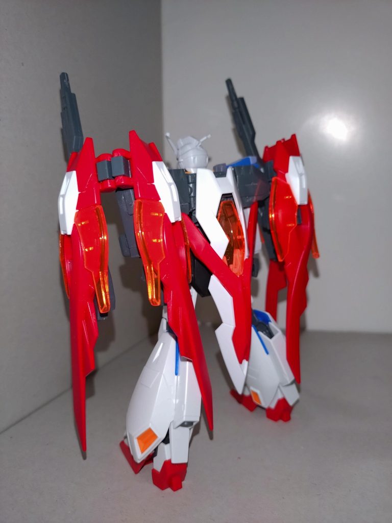 元のバルカローレに使用していたインパルスの胴体が金属疲労を起こしたため、過去のガンプラバトルで破壊された第三者のガンプラのパーツを受け継いだ。その協力者が今井リサ(Roselia)と三角初華(AveMujica)であることを知る者は、本人のみである。