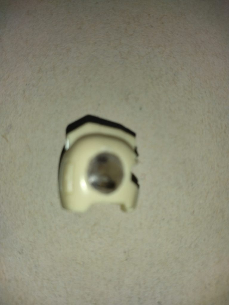 頭部です。オリジンジム（インターセプト）のパーツをベースにナイトシーカーの耳をUVレジンで複製しゴーグルはクリアレッドで使えないのでクリアグリーンのUVレジンで複製しオリジンジム特有の後頭部のモールドを埋めてテレビ版のシンプルな状態にしてます。&nbsp;