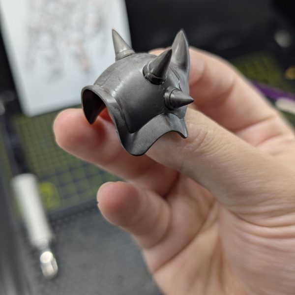 各所のスジ彫り作業開始です！個人的には上手く引けたかなと思います✨️細かいですがきっちり形になってるのを見ると嬉しいです😊スジ彫りオススメの道具あったら教えてください🙏動画↓（2枚目）