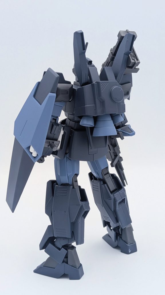 背面から。写真撮ってる時になって、何故か右足かかとが塗装剥げしてる事に気付いたけどそのままです。。