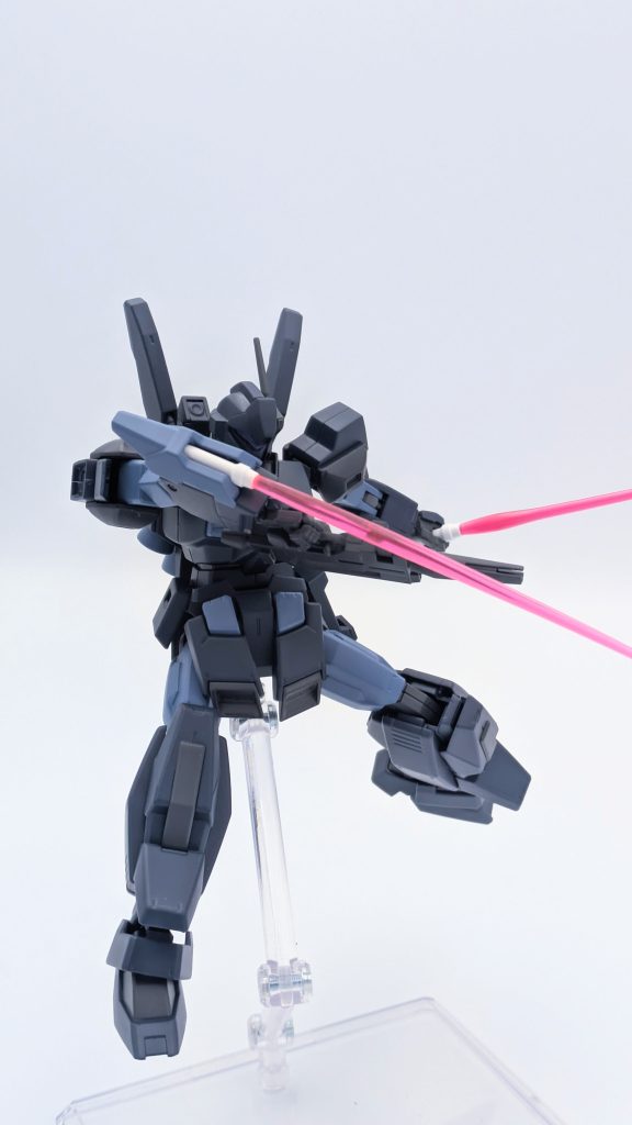 ビームサーベル。右腕部、左サイドアーマーに装備。右腕部のものはコンロイ機のジェガン同様、マウントしたまま発振出来る。