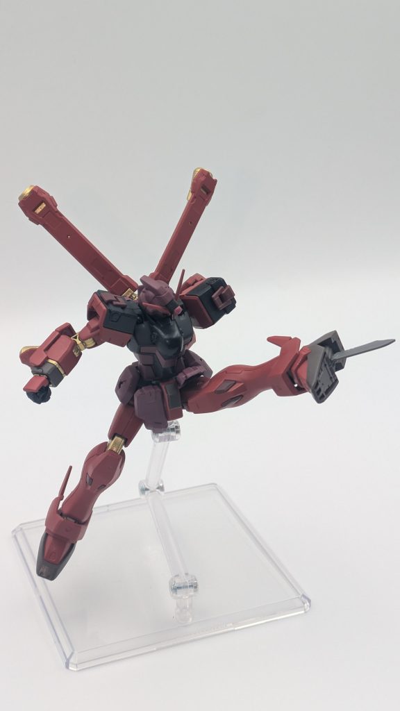 脚部ヒートダガー。最近の船長はハイキックで攻撃する事が多いのでこれまた似合う武器だと思います。