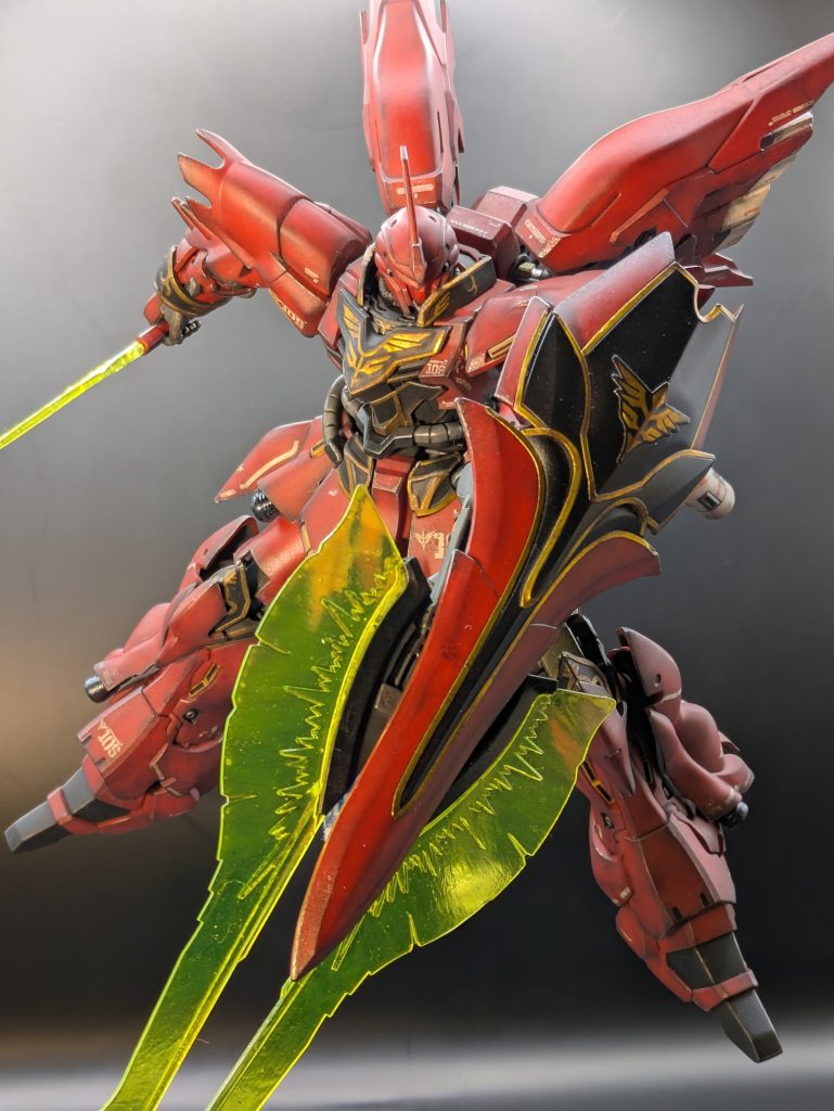 バラそうとすると、やたらと接着されてる💦　折れた軸部分を炙って溶かし、くっつけようとしてる💦