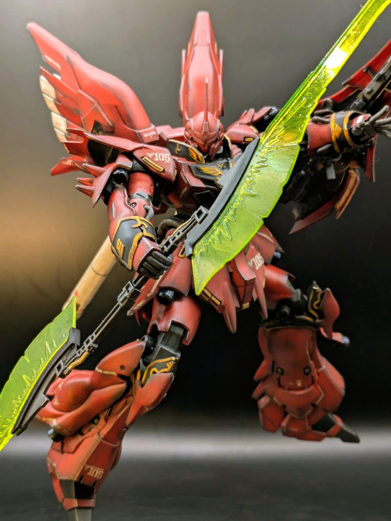 リメイクなんて言っても、成形色に装甲裏とか筆塗り部分塗装しての汚し。いつも大層なことはしてないんですが(zaku-kao4)