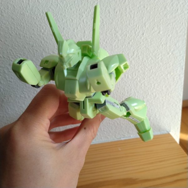 既に可動部の改修はほぼ終わってます。アクシズを押し返すポーズくらいは出来ます☺️肘はボールデンアームアームズに置き換え、ロール軸も追加して初期HGUCのような構造に首、腰、脚の接続をBJ化、胴体の短縮、脚の幅増しでけっこう理想的な立ち姿になりました。…やはり旧キットからしか摂れない栄養がある……最近のHGUCは構造が複雑かつパーツが多いので「組まされてる」感が強くて😔(個人の感想ですヨ)完成度はモチロン高いんですが、組むだけで疲れるしちょっと飽きてくる…ジムⅡが完成したら、しばし旧キットに走ろうかなという感じです。（4枚目）