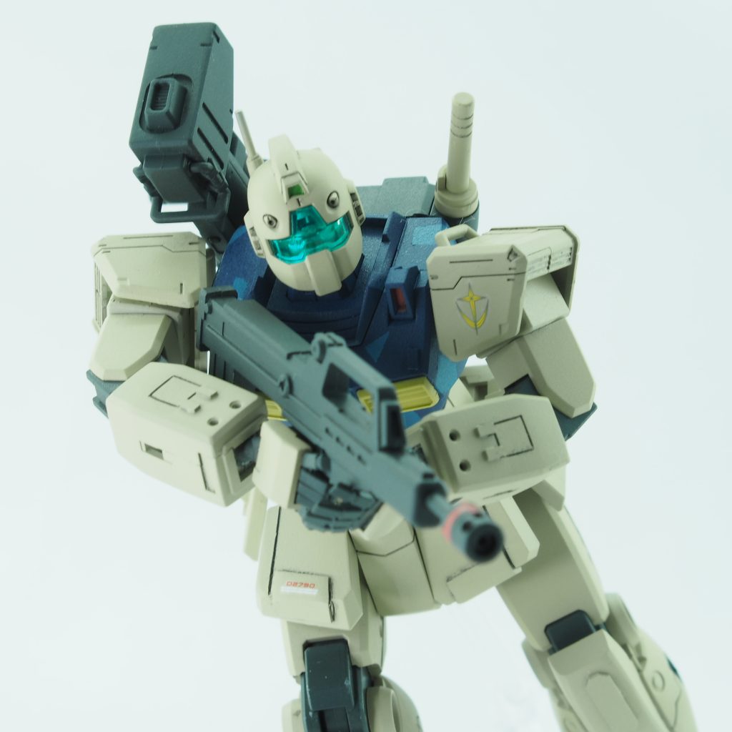 HGUCジムⅡは肩が大きく、脚もそれはそれは逞しく、ちょっとジムらしさに欠ける印象（※要は好みじゃない😩）スマートなジムらしいボディラインを目指しました。