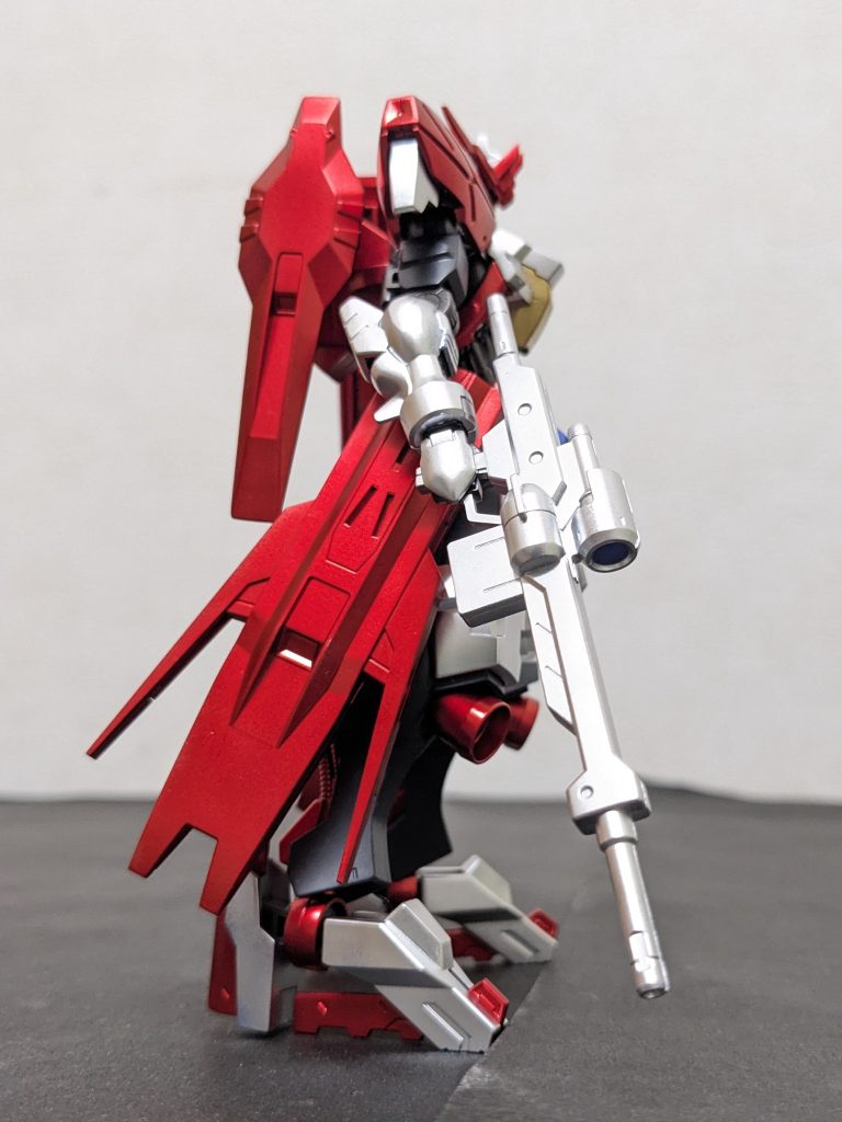 側面「シャイニング風」なので、原則「銀・赤・黒」を基本に配色。