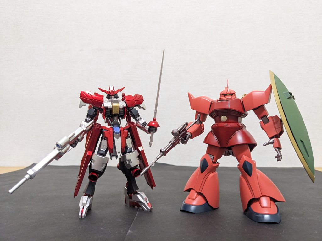 前作とのツーショット赤系統でも、かなり印象異なりますね。あと、世界線が違うとは言え、頭の大きさの違い半端ない😅