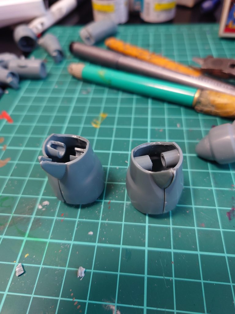 腕と脚部は後ハメ加工しました。この後の合わせ目消し。久々のヤスリ掛けで指先が疲れました。