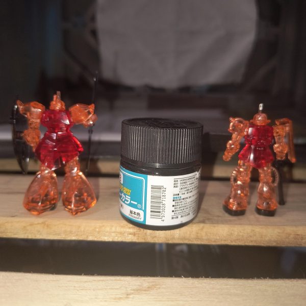 引っ越しを機に放置していたこれらを作成。15年越しの作成！このあと少しだけ色塗りしようと思います。捨てようとしたので、広告がグチャっとしてますが、せっかくなので記念に(gundam-kao5)よく見たらダブルオーの劇場版の宣伝が（2枚目）