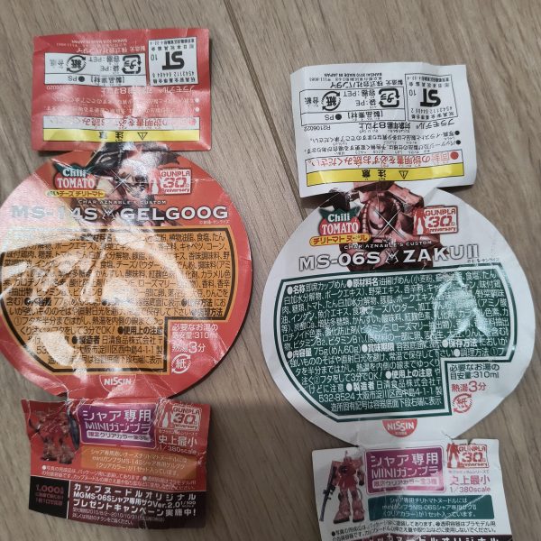 引っ越しを機に放置していたこれらを作成。15年越しの作成！このあと少しだけ色塗りしようと思います。捨てようとしたので、広告がグチャっとしてますが、せっかくなので記念に(gundam-kao5)よく見たらダブルオーの劇場版の宣伝が（4枚目）