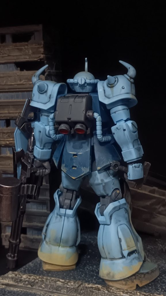 『指揮車１、人型３、タンクもどき３ひとつは真下か…』