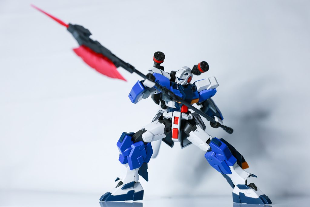 まずは武装解説からメイン武装は大型の近接装備“ビームハルバード”高い機動性と少し厚めの装甲で敵陣に突っ込み、敵陣をなぎ払う。