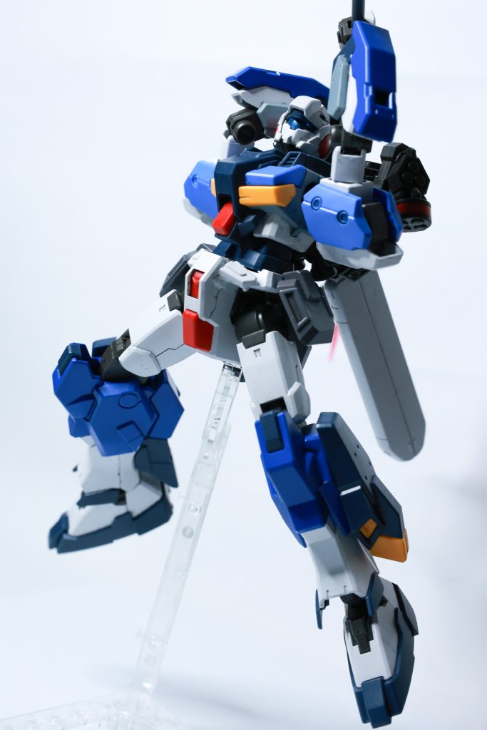 前回はジーラインスタンダードアーマーをベースにガンダム化した“ガンダム・ジーライン”を作成しましたが、今回はその僚機(前衛機)として作成しました。