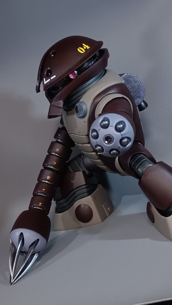 モノアイが自由にレールを動けるのもいいところ(gundam-kao6)表情が出ますね。