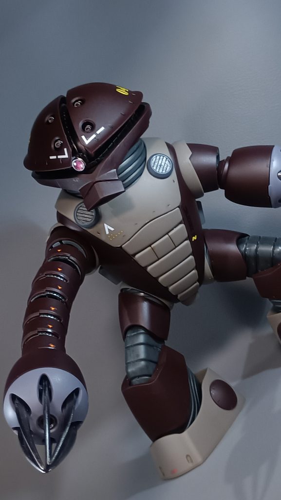 そして、見所のアームの伸縮ギミック！可動の少なさを補って迫力を出してくれます。