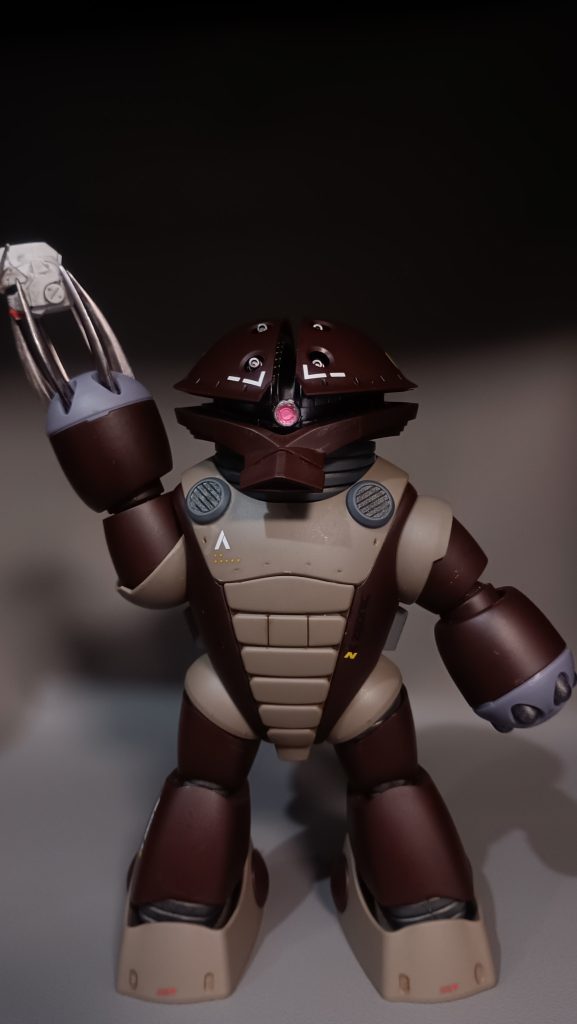 最後は手を振ってさようなら。ってツメになんか挟まってる⁉️またなんかやっちゃいました⁉️なろう系主人公なアッガイ君でした。次は挟まれた機体と共演したいんですよね～。サボってしまう自分の退路を断つため登場してもらいました。制約と誓約最後までご覧いただき、ありがとうございました！