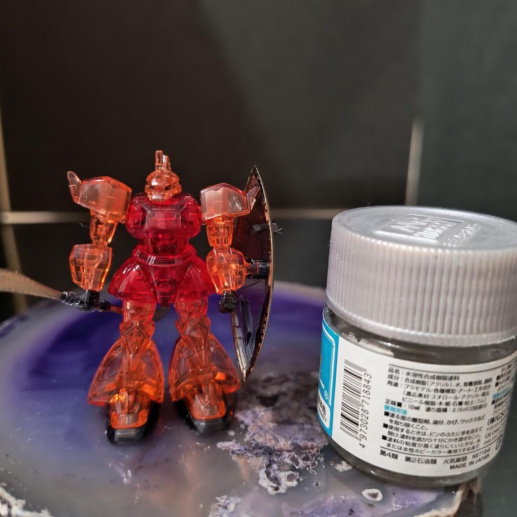 薙刀やシールドの縁を金色にしてます(zaku-kao5)