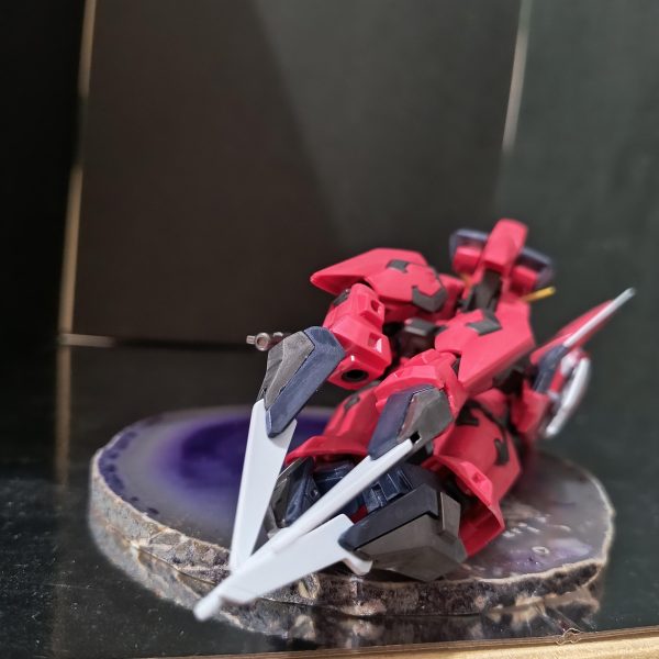 腰がまわらない(zaku-kao2)この人ロボ感めちゃくちゃありますよね。そしてこのMA形態！たまらん（4枚目）