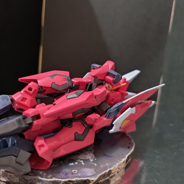 腰がまわらない(zaku-kao2)この人ロボ感めちゃくちゃありますよね。そしてこのMA形態！たまらん（3枚目）