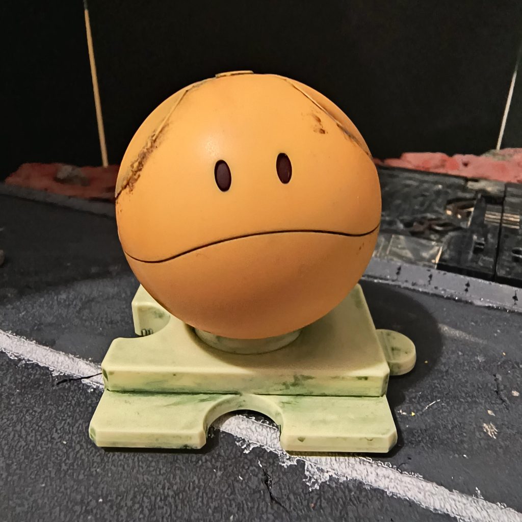 どうやって汚したかあまり覚えていない(gundam-kao4)今ならどう汚すだろうか。またハロ君には練習台になってもらおうか。ありがとうございました。
