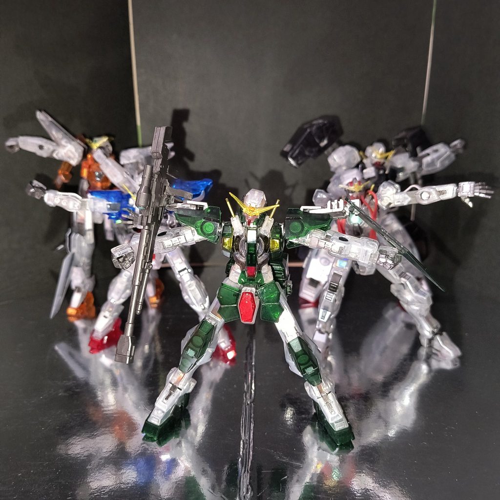 グリーン「パワーこそ正義！世界の戦争に介入するぜ！ガンダムFIVE♪狙い撃つぜー！」ブルー、オレンジ、ピンク、ブラック「なんでデュナメス君が！！」寒いネタにお付き合いいただきありがとうございました
