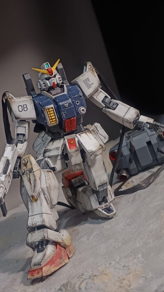 美しい湖畔へなんとか着陸。パラシュートパックは稼働時ＭＳ頭上でバーニア噴射。ケーブルでぶら下がる格好です。降下中の被弾でシールドはロストしてます。