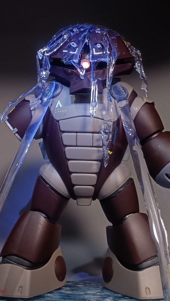 安堵したのもつかの間、コクピットにアラートが響く。突如水中から姿を現すアッガイ。上陸時の水の流れなどエフェクト作成しました。作中でもバラスト水を盛大に吐き出してたので、ダクトよりドバーッと吐き出してみました。