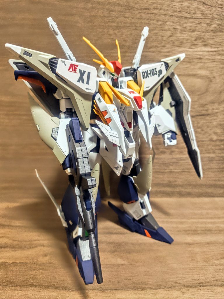 ちょっとだけモダンと言いますか、個人的にはスタイリッシュになったかなと。相も変わらず貼りたくりのデカールには、マフティーのマの字もありません(笑)。そしてアナハイムロゴは隠す気無しという、前代未聞のテロリスト側の隊長機です。もうすぐキルケーの魔女版が出るとのことですが、私は定価より安く並んでいたこのモデルで今旬のハサウェイのキットを楽しませてもらいます。それにつけてもおやつはカール、じゃなかった、それにしても店頭のガンプラも出会いは本当にタイミングですよね。このキットもラスイチでした、この前までどこでも物凄く在庫があったのに。そして今はペーネロペーがよく並んでいますよね、あっちもいいけどね、うーん、私はこっち派(笑)。