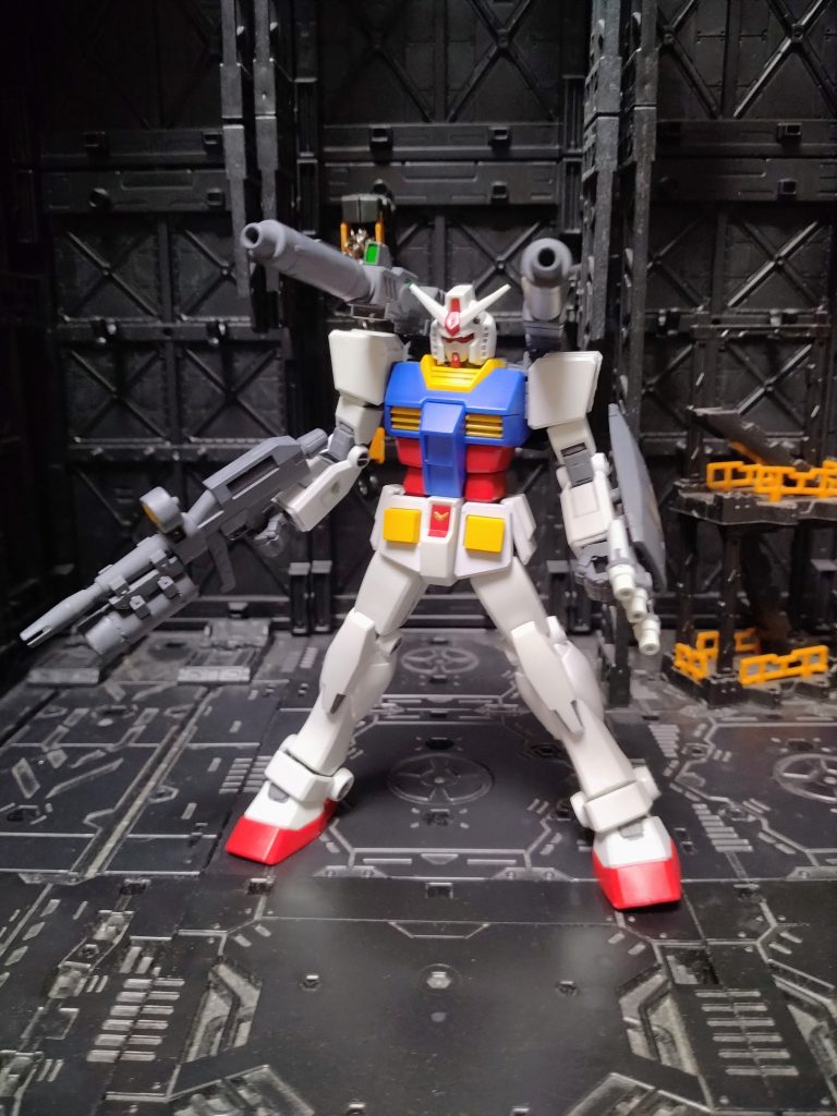 キャノン、ライフル、シールドを装備ライフルの握り部分をチョイ加工HG用なので！