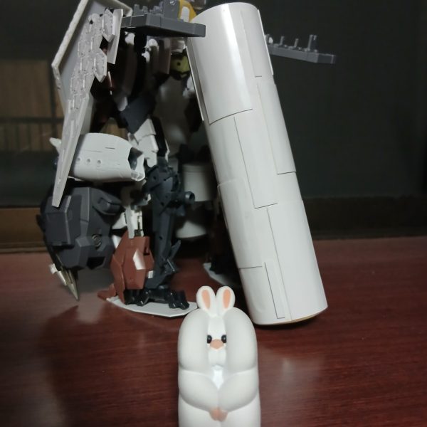 大変お待たせ致しまして申し訳ございません🙇‍♀️各部関節動かそうとしましたが、あまりの重さ、大きさにより固定になりました足ハイヒールみたいに👠したいな〜とかまあ、いつもの事なんですが……え〜最近、X(旧Twitter)にてWildriver荒川さんにいいねして貰えました👍マンモスうれピー‼️‼️‼️もう今年2ヶ月終わった‼️速っということでフルメカニクスエアリアルクリアー1500円、安い‼️コレ、アタマ変えたらかっこいいんですよ〜コッチが先かな……&nbsp;&nbsp;&nbsp;&nbsp;（2枚目）