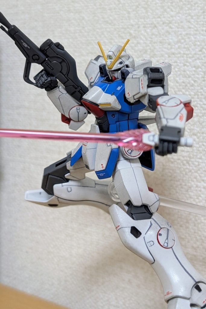 ビームサーベルも手元のデザインが独特ですよね