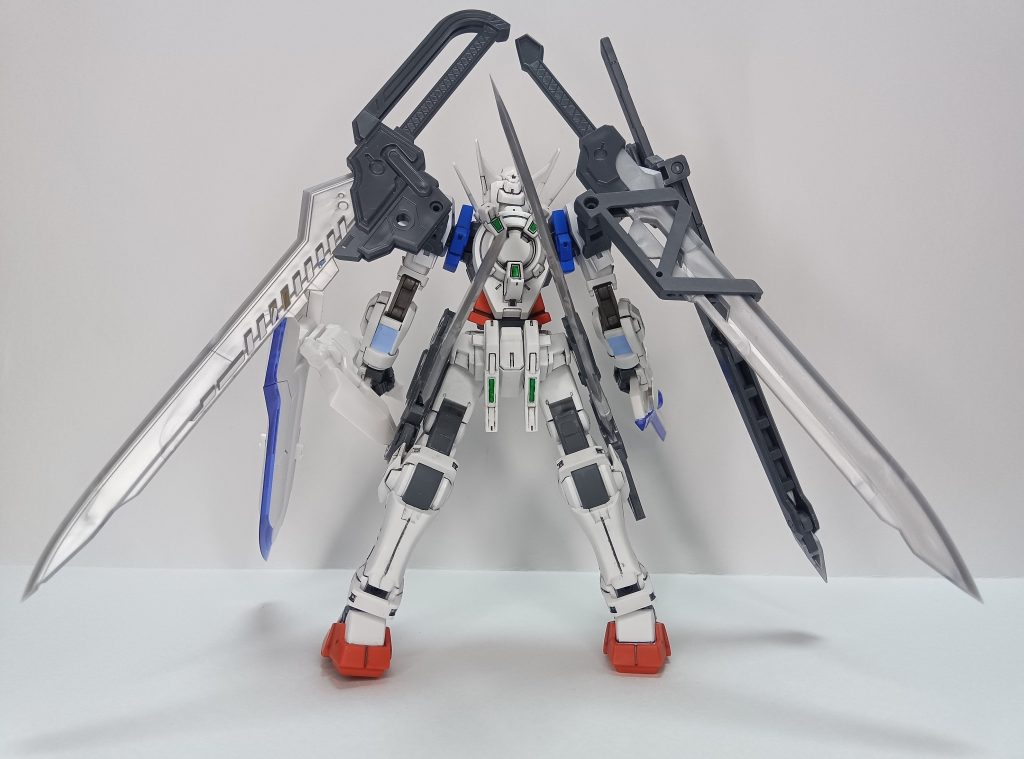 エクシアを使うつもりでしたが、アストレアの方が語呂いいと思い、フリマやネットオークションで電撃ホビーマガジンの付録改造パーツを探し、某オークションに500円の出品を発見。　　　　　　　　　送料が確定していなかったので、フリマサイトで過去の同商品の送料を調べ、500円のままなら送料込みでも一番安いので最終日、誰も入札していなかったので購入。　　　　　　　　　　　　　　　　　　　その後、送料確定の通知を見たら想定の2段上をいっていました…皆様、ネットオークションやフリマを利用する際は、お気をつけて。