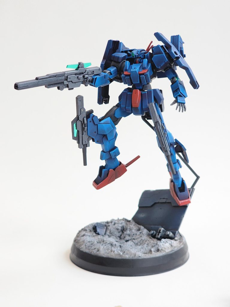 アクションベースを持っていないので、一から作ることにしました。カップヌードルの蓋、バスルームのタイルの目地材、そして廃材のプラスチックを使いました。I don't have an action base so I had to make one from scratch. I used a Cup Noodles lid, bathroom tile grout and junk plastic.