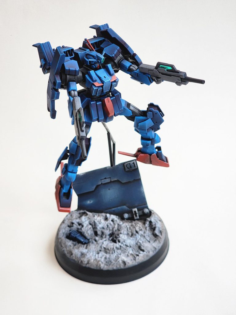 サブマシンガンは近くにホルスターに収納されており、素早く引き抜くことができます。Sub-machine guns are holstered on the near. These can be drawn very quickly.