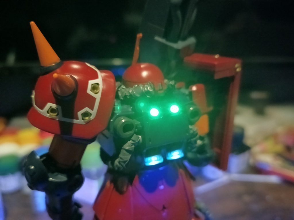 バックパックの丸モールドはセンサーという設定でグリーンを👍