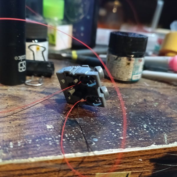 旧キットだけにサクサク組んでたら途中の写真だいぶ撮り忘れました😅💦上半身と腰部が一体になってるのが懐かしいですね🤣😅💦（2枚目）