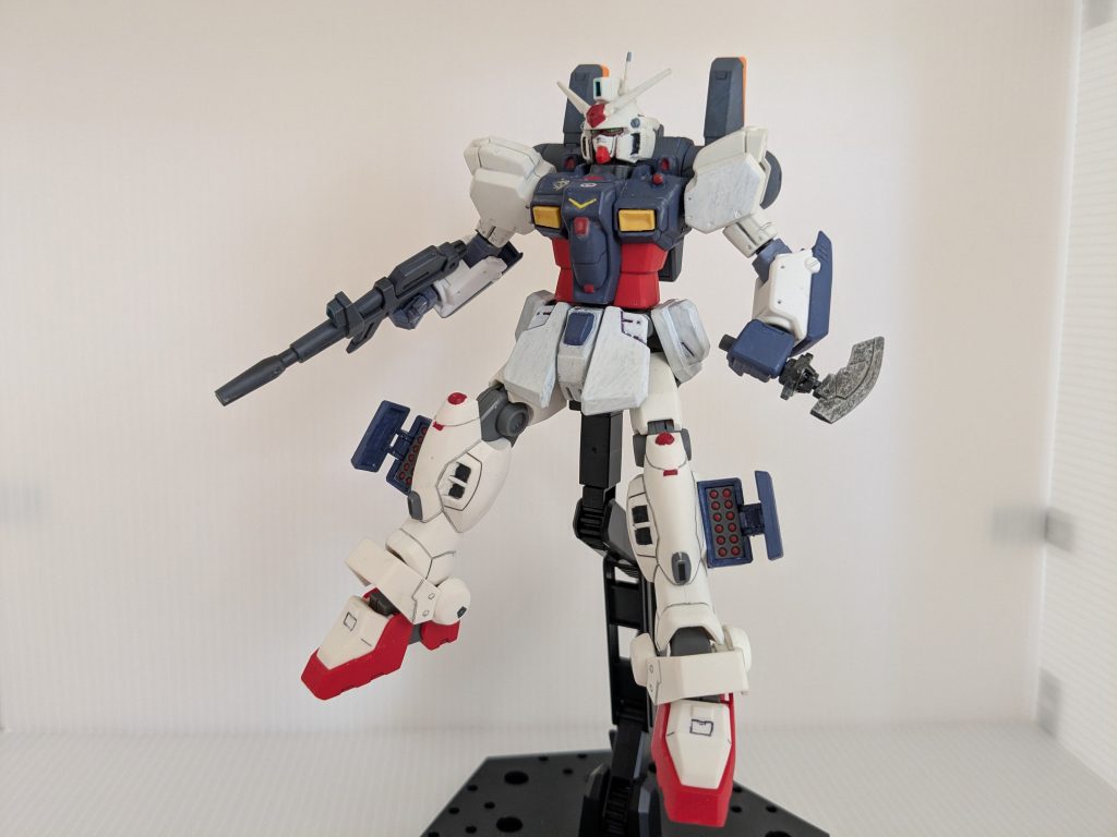 当時は横着して、必要箇所にだけプライマーも使わずに直筆塗りとガンダムマーカー・適当なペンで墨入れしてました。勿体無い、これが若さか…。