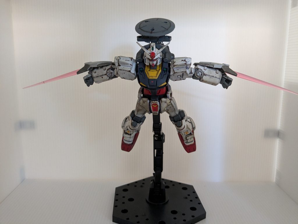 抜刀が不要なので、近接戦でビームサーベルを素早く展開可能。