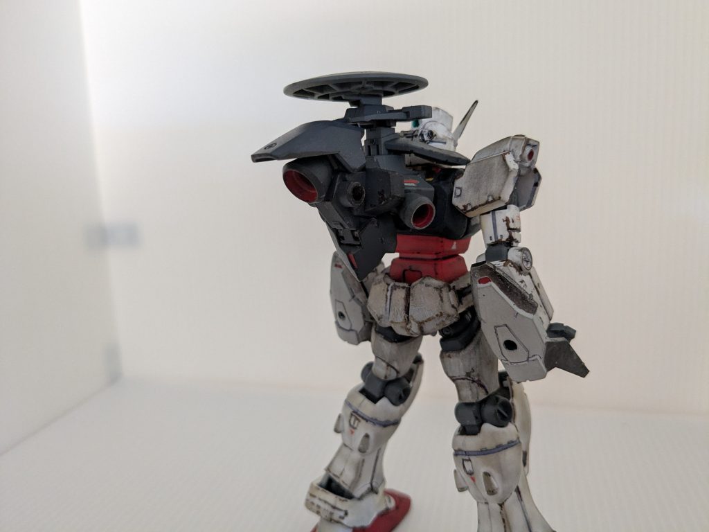 バックパックを30MMのパーツで作りました。ここに大容量のエネルギーが蓄えられており、長時間補給なしで単独任務が行えるという脳内設定ですが、流石に無理がありますかね。通信・索敵機器も兼ねており、部隊に随行してサポートに回ることも出来る…と妄想しながら作りました。